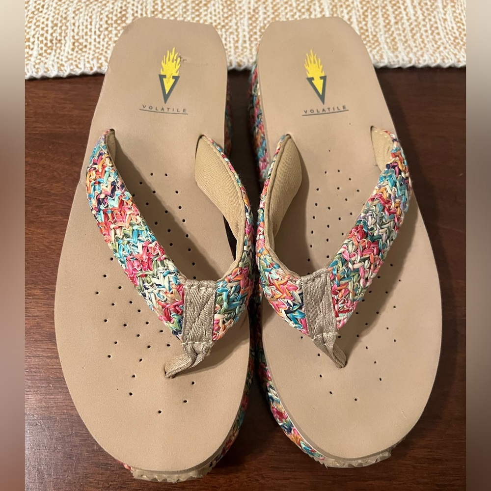Volatile sandals